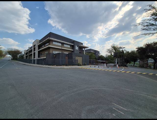 7,296M² OFFICE FOR SALE IN LONGMEADOW